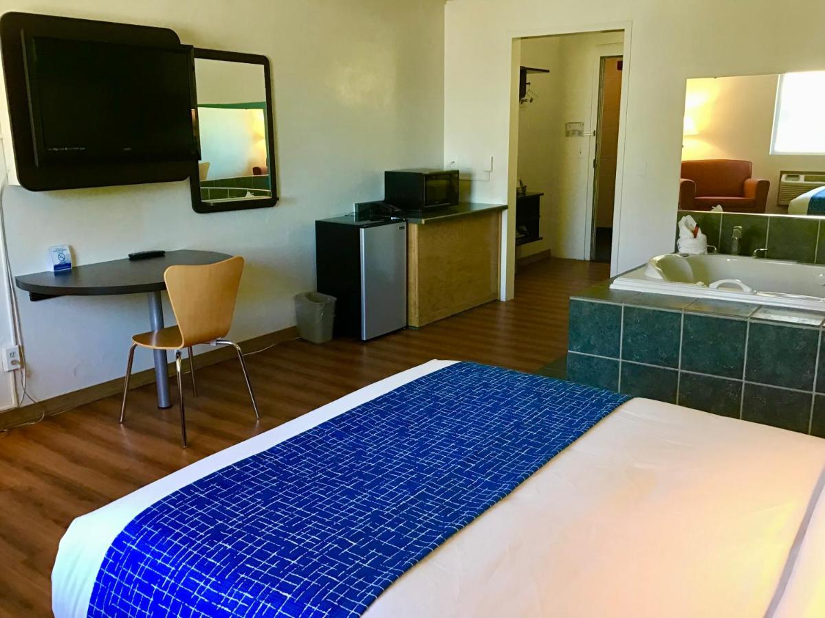 Travelodge Inn & Suites By Wyndham Missoula University Park Buitenkant foto